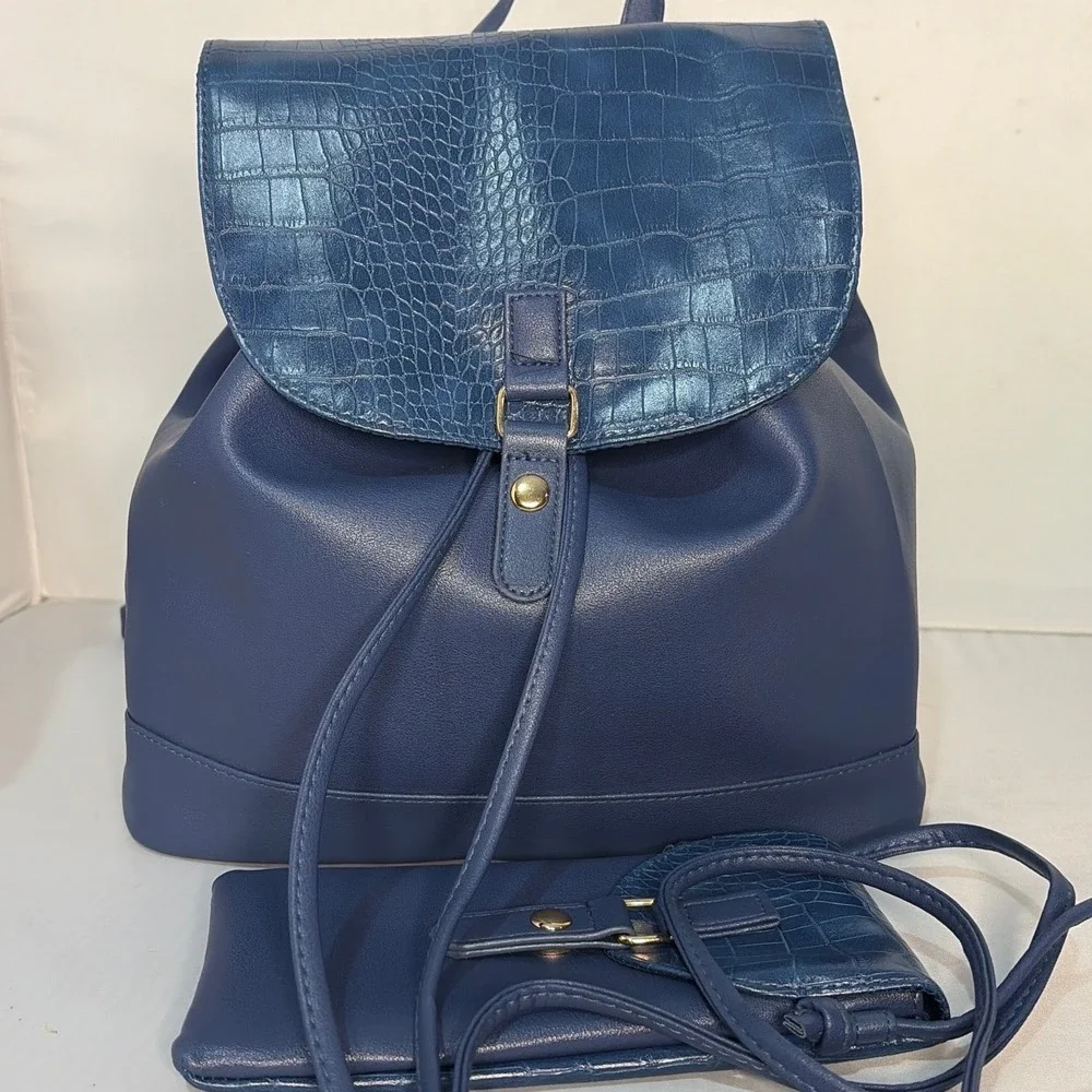 Boutique Essentials blue faux